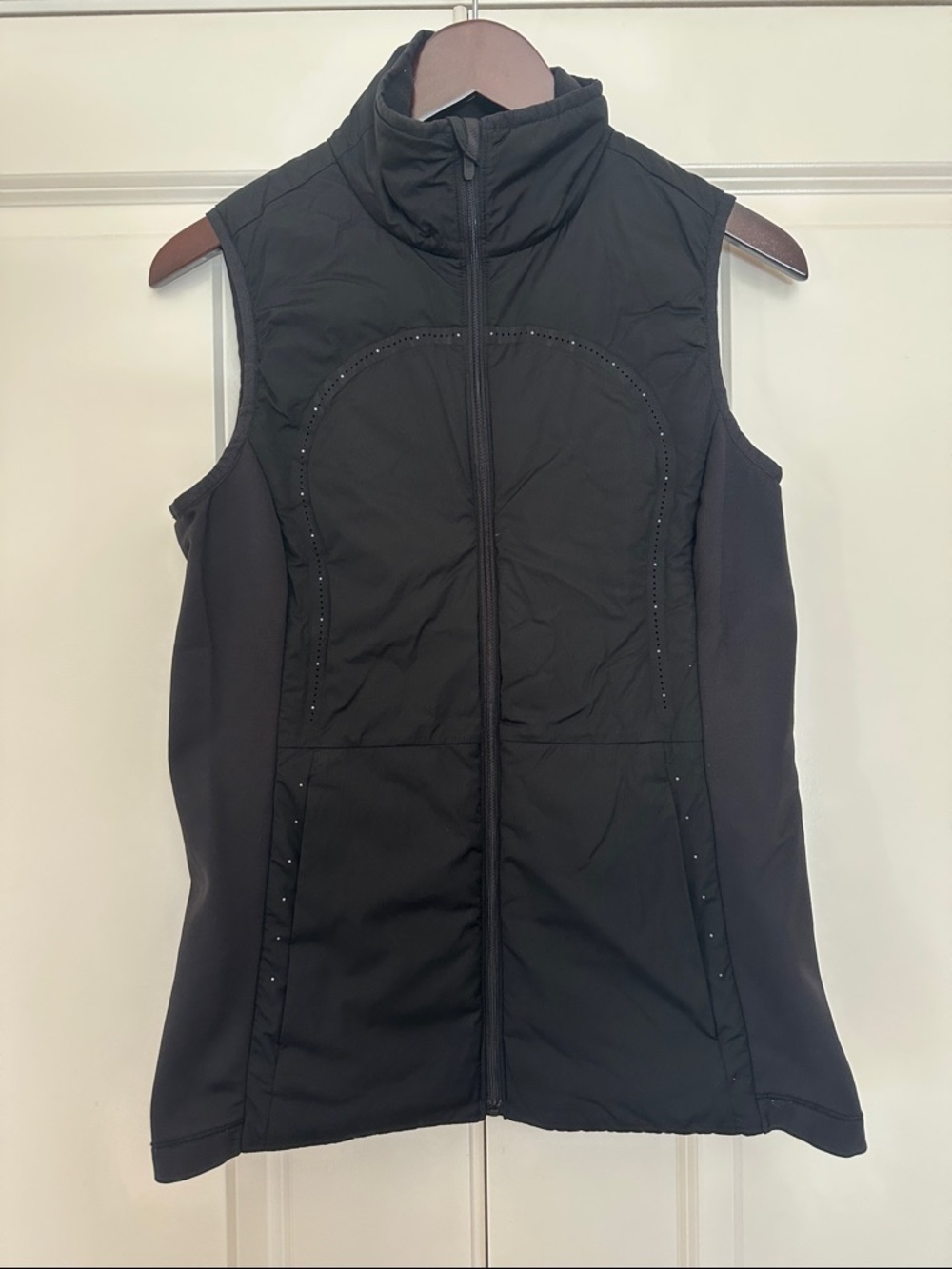 Lululemon Black Sleeveless Vest 8